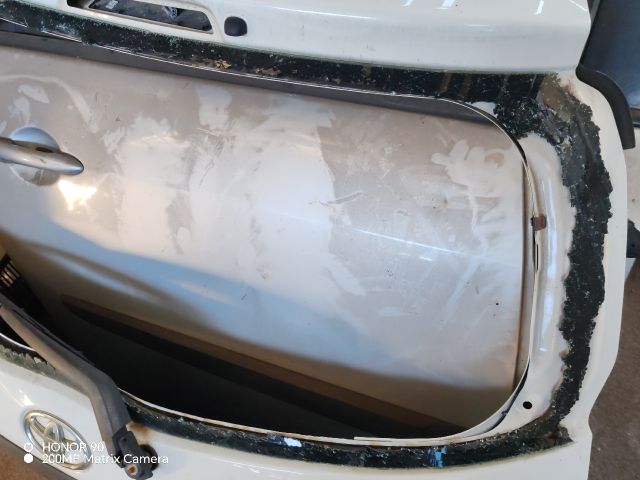 bontott TOYOTA YARIS Csomagtérajtó (Üres lemez)