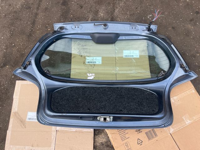 bontott TOYOTA YARIS Csomagtérajtó (Üres lemez)