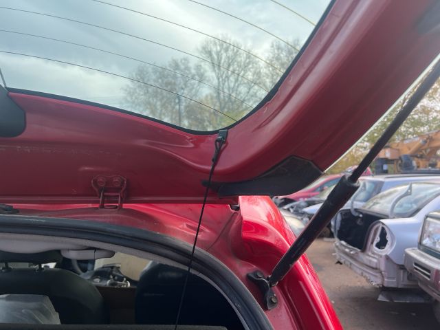 bontott TOYOTA YARIS Csomagtérajtó (Üres lemez)