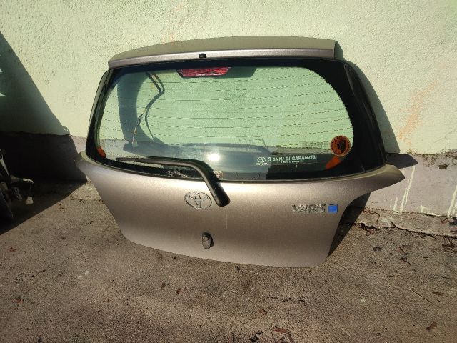 bontott TOYOTA YARIS Csomagtérajtó (Üres lemez)