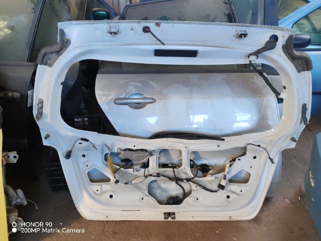 bontott TOYOTA YARIS Csomagtérajtó (Üres lemez)