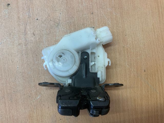 bontott TOYOTA YARIS Csomagtérajtó Zárszerkezet