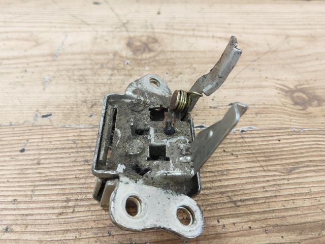 bontott TOYOTA YARIS Csomagtérajtó Zárszerkezet