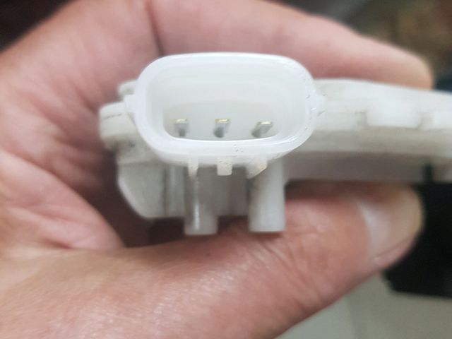 bontott TOYOTA YARIS Csomagtérajtó Zárszerkezet