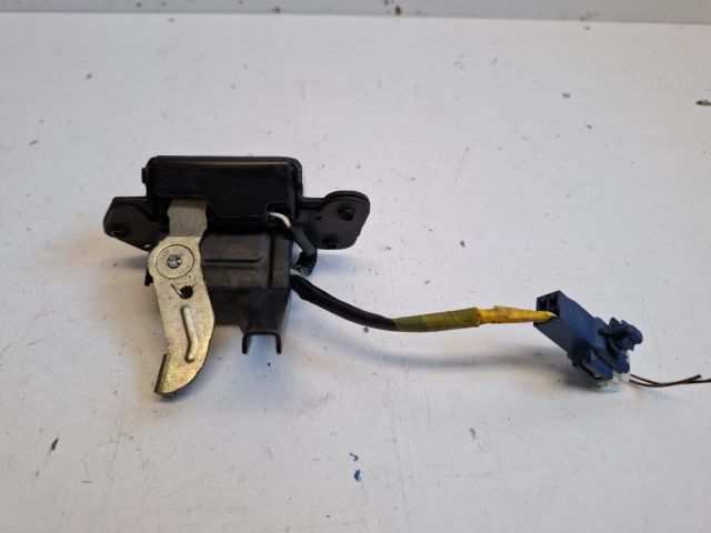 bontott TOYOTA YARIS Csomagtérajtó Zárszerkezet