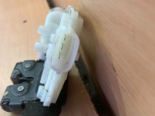 bontott TOYOTA YARIS Csomagtérajtó Zárszerkezet