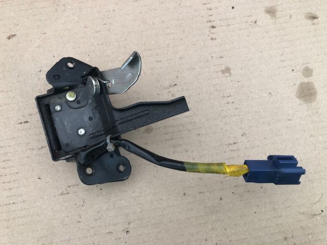 bontott TOYOTA YARIS Csomagtérajtó Zárszerkezet