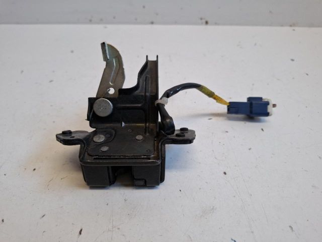 bontott TOYOTA YARIS Csomagtérajtó Zárszerkezet