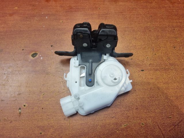 bontott TOYOTA YARIS Csomagtérajtó Zárszerkezet