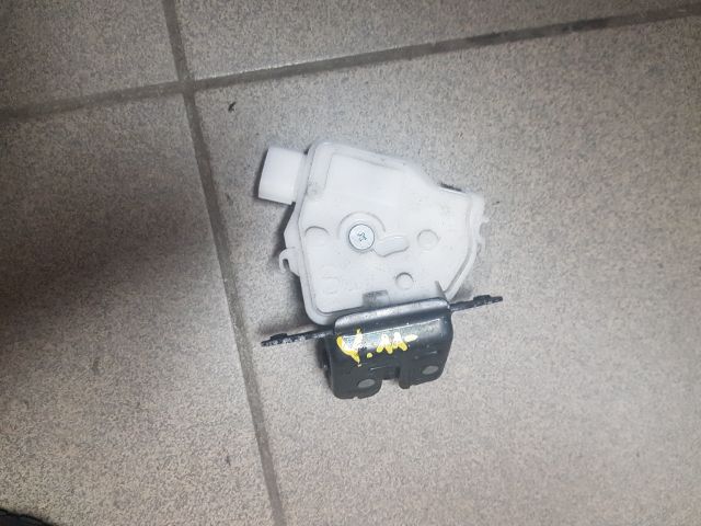 bontott TOYOTA YARIS Csomagtérajtó Zárszerkezet