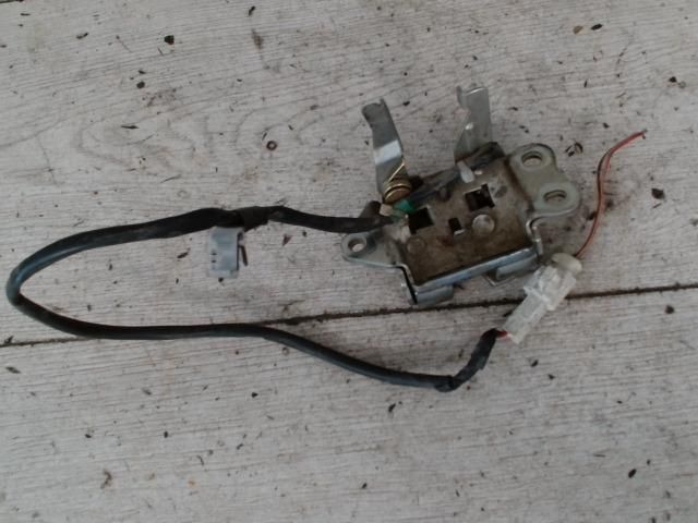 bontott TOYOTA YARIS Csomagtérajtó Zárszerkezet