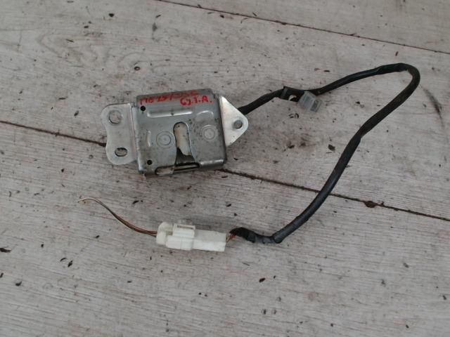 bontott TOYOTA YARIS Csomagtérajtó Zárszerkezet