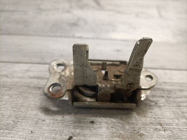 bontott TOYOTA YARIS Csomagtérajtó Zárszerkezet