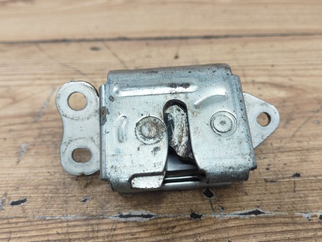 bontott TOYOTA YARIS Csomagtérajtó Zárszerkezet