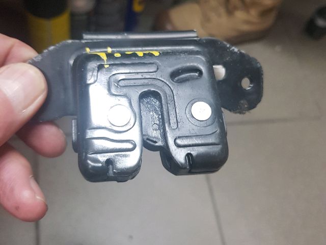 bontott TOYOTA YARIS Csomagtérajtó Zárszerkezet