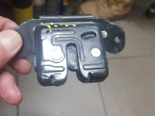 bontott TOYOTA YARIS Csomagtérajtó Zárszerkezet