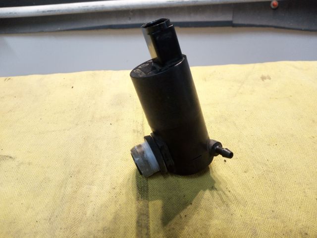 bontott TOYOTA YARIS Első Ablakmosó Szivattyú