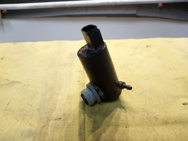 bontott TOYOTA YARIS Első Ablakmosó Szivattyú