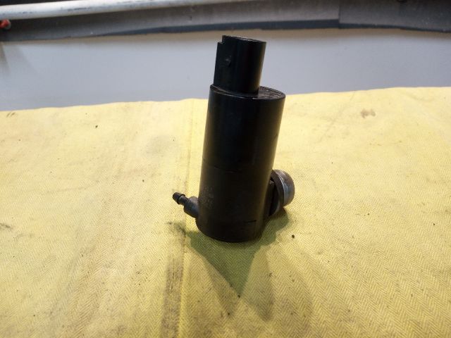 bontott TOYOTA YARIS Első Ablakmosó Szivattyú