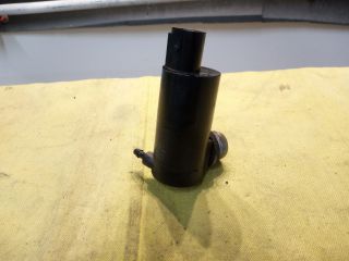 bontott TOYOTA YARIS Első Ablakmosó Szivattyú