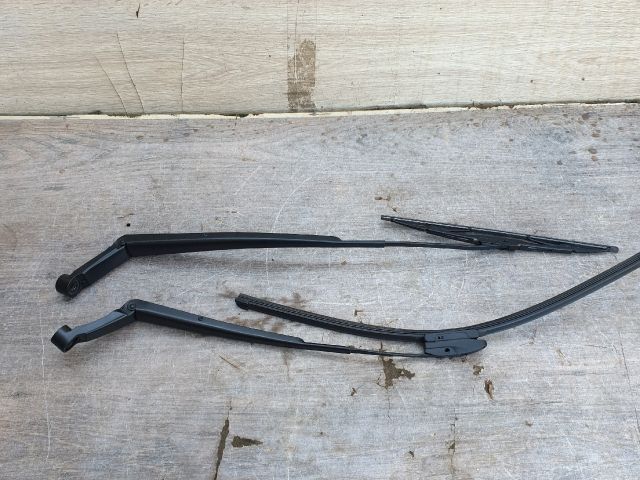 bontott TOYOTA YARIS Első Ablaktörlő Kar