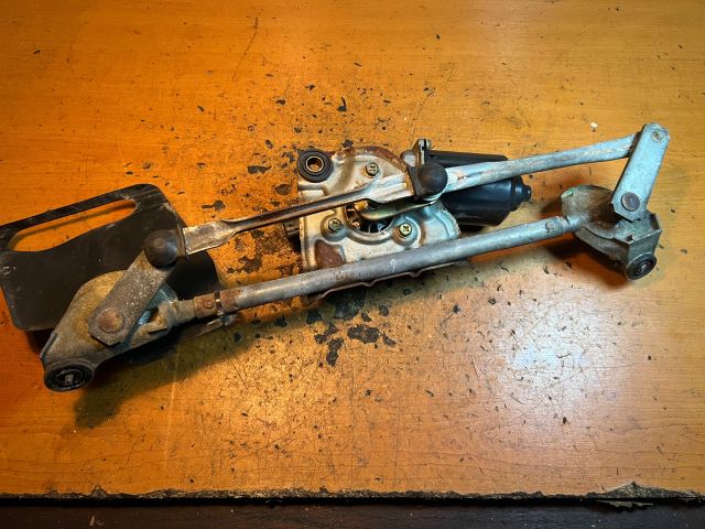 bontott TOYOTA YARIS Első Ablaktörlő Motor