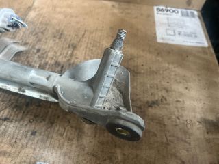 bontott TOYOTA YARIS Első Ablaktörlő Szerkezet Motorral