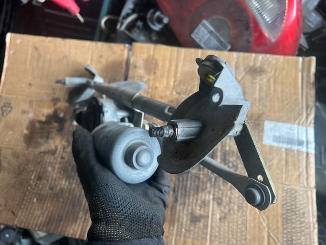 bontott TOYOTA YARIS Első Ablaktörlő Szerkezet Motorral