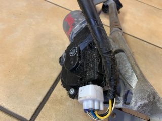 bontott TOYOTA YARIS Első Ablaktörlő Szerkezet Motorral