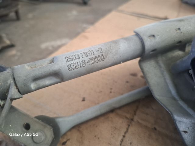 bontott TOYOTA YARIS Első Ablaktörlő Szerkezet Motorral