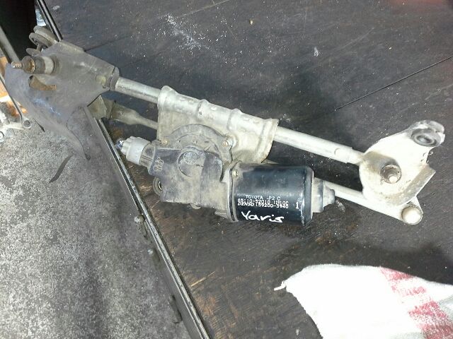 bontott TOYOTA YARIS Első Ablaktörlő Szerkezet