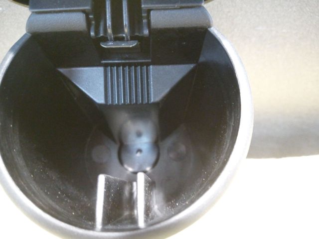 bontott TOYOTA YARIS Első Hamutartó