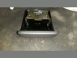 bontott TOYOTA YARIS Első Hamutartó