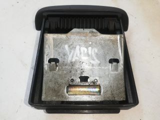 bontott TOYOTA YARIS Első Hamutartó