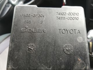 bontott TOYOTA YARIS Első Hamutartó