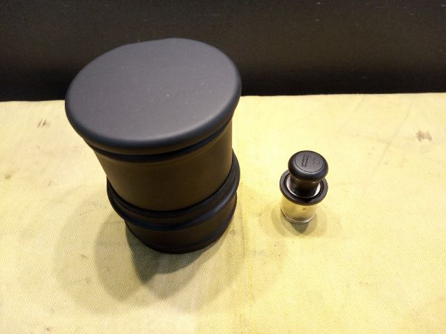 bontott TOYOTA YARIS Első Hamutartó