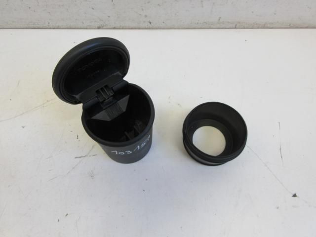 bontott TOYOTA YARIS Első Hamutartó