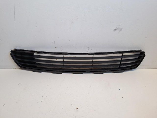 bontott TOYOTA YARIS Első Lökhárító Alsó Középső Díszrács