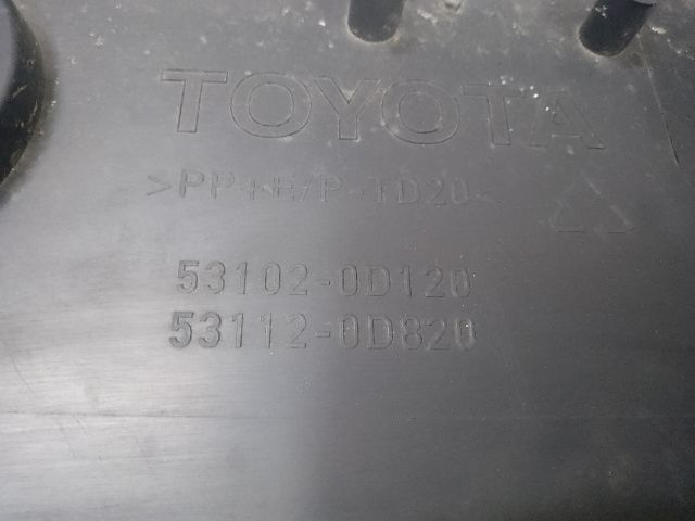 bontott TOYOTA YARIS Első Lökhárító Alsó Középső Díszrács