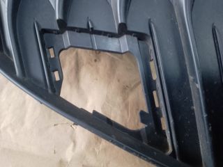 bontott TOYOTA YARIS Első Lökhárító Alsó Középső Díszrács