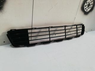 bontott TOYOTA YARIS Első Lökhárító Alsó Középső Díszrács