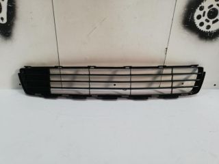 bontott TOYOTA YARIS Első Lökhárító Alsó Középső Díszrács