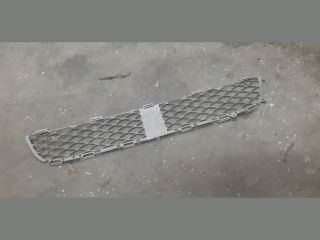 bontott TOYOTA YARIS Első Lökhárító Alsó Középső Díszrács