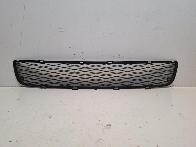 bontott TOYOTA YARIS Első Lökhárító Alsó Középső Díszrács