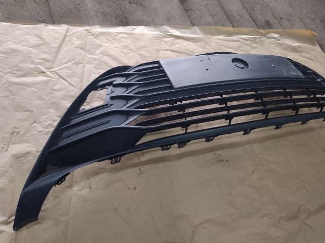 bontott TOYOTA YARIS Első Lökhárító Alsó Középső Díszrács