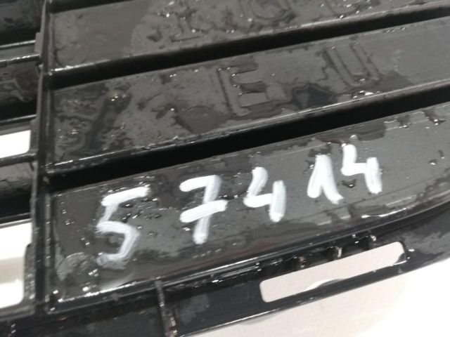 bontott TOYOTA YARIS Első Lökhárító Alsó Középső Díszrács