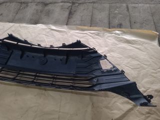 bontott TOYOTA YARIS Első Lökhárító Alsó Középső Díszrács