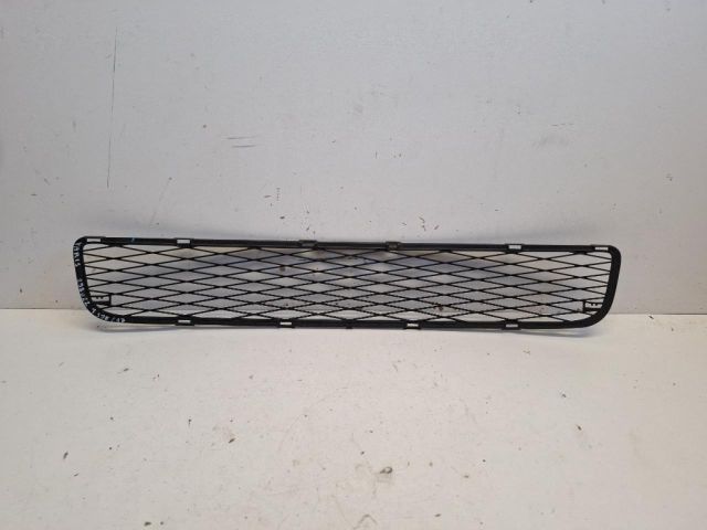 bontott TOYOTA YARIS Első Lökhárító Alsó Középső Díszrács