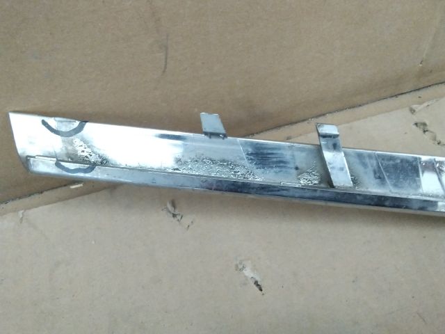 bontott TOYOTA YARIS Első Lökhárító Díszléc