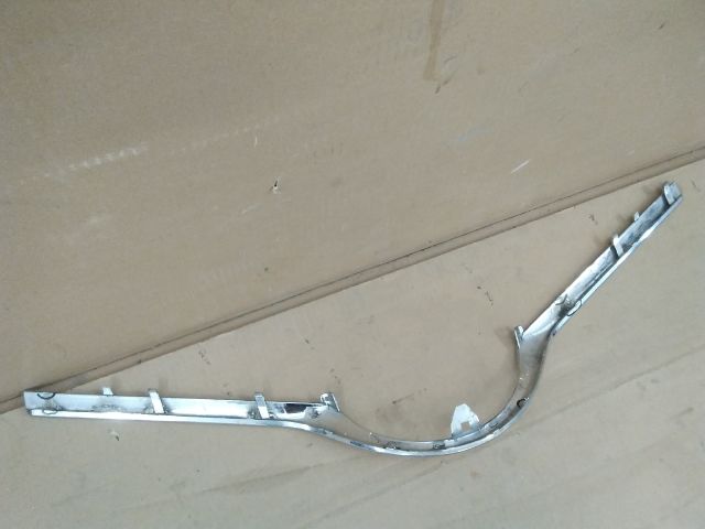 bontott TOYOTA YARIS Első Lökhárító Díszléc